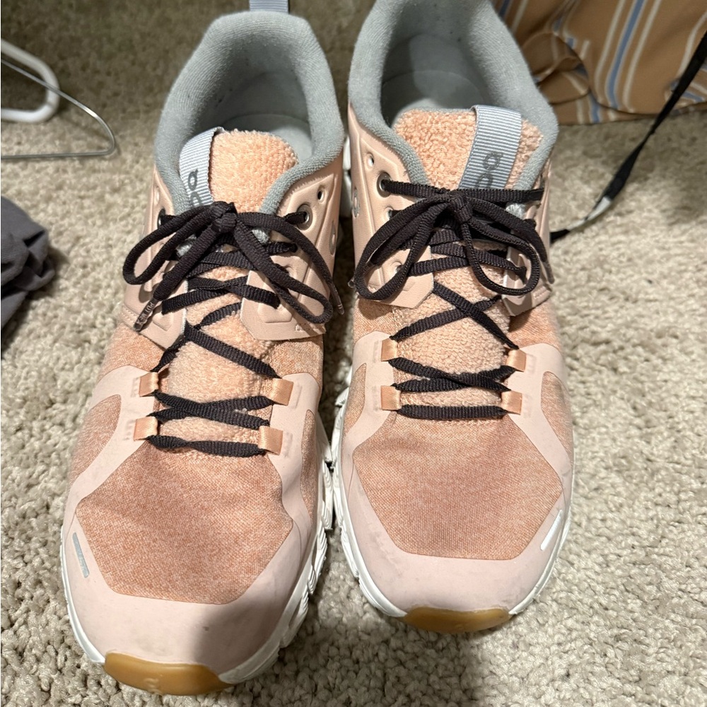 Women’s pink on cloud shoes